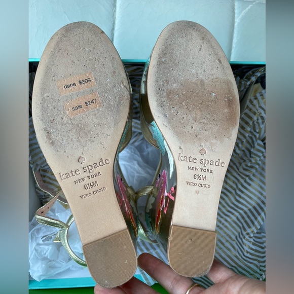SOLD 🌟Host Pick 🌟🦩RARE Kate Spade Metallic Gold Darie Wedge Sandal Size 6.5 - Picture 8 of 10